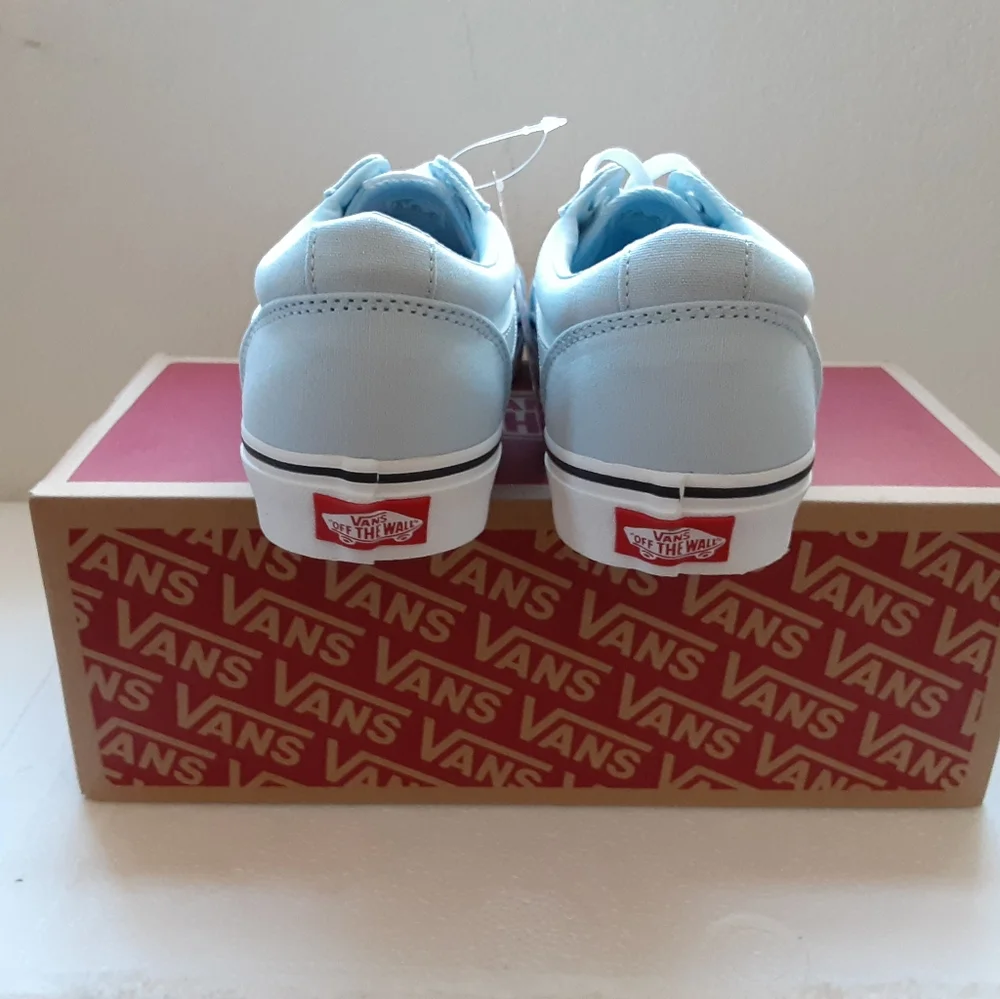 Vans - Picture 3 of 4